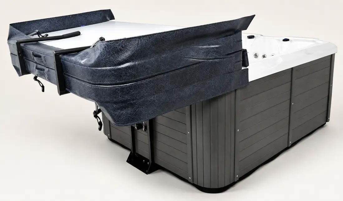 Eclipse Spa LIFT mit gefalteter Whirlpool-Abdeckung