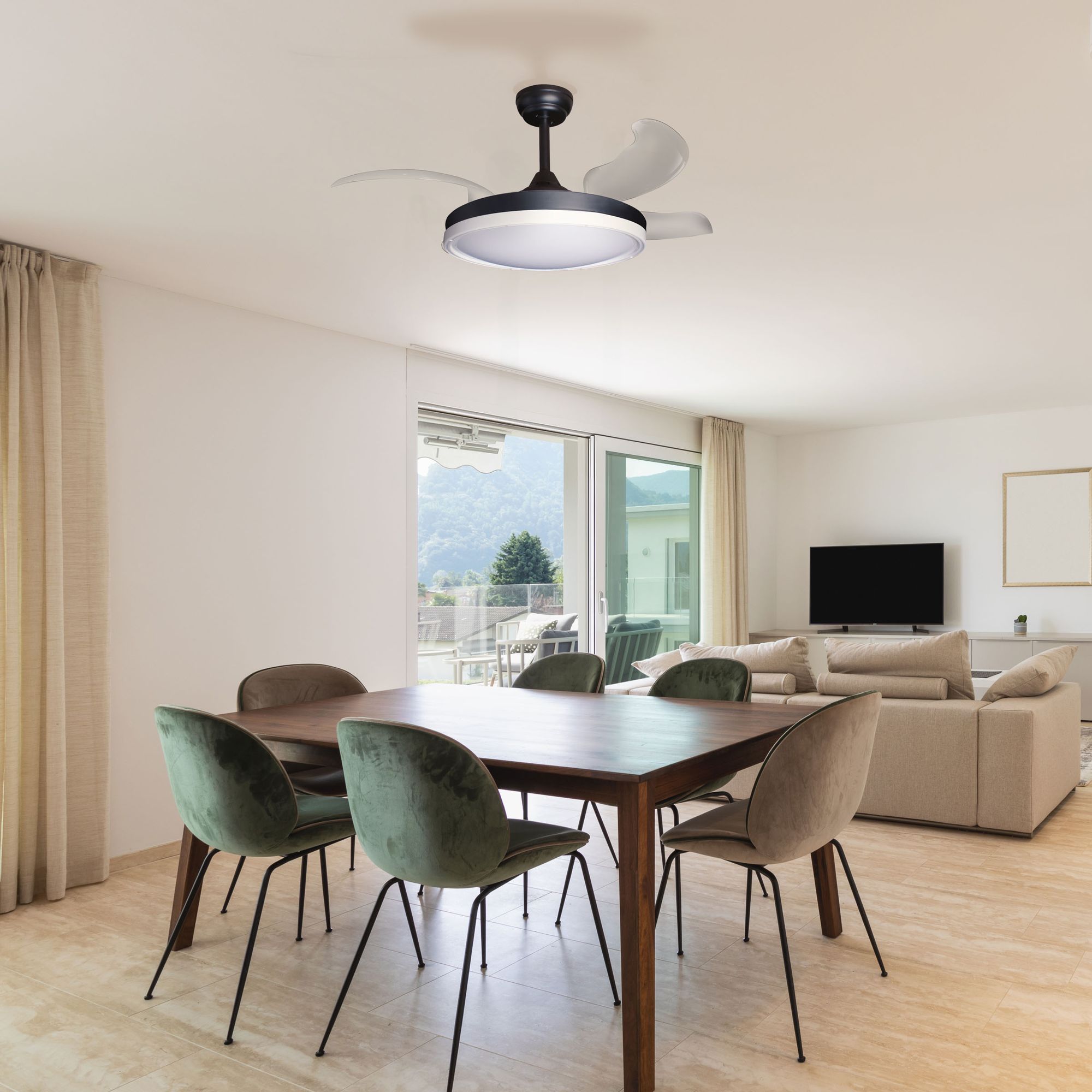 Deckenventilator Fanora hängt in einem hellen Esszimmer