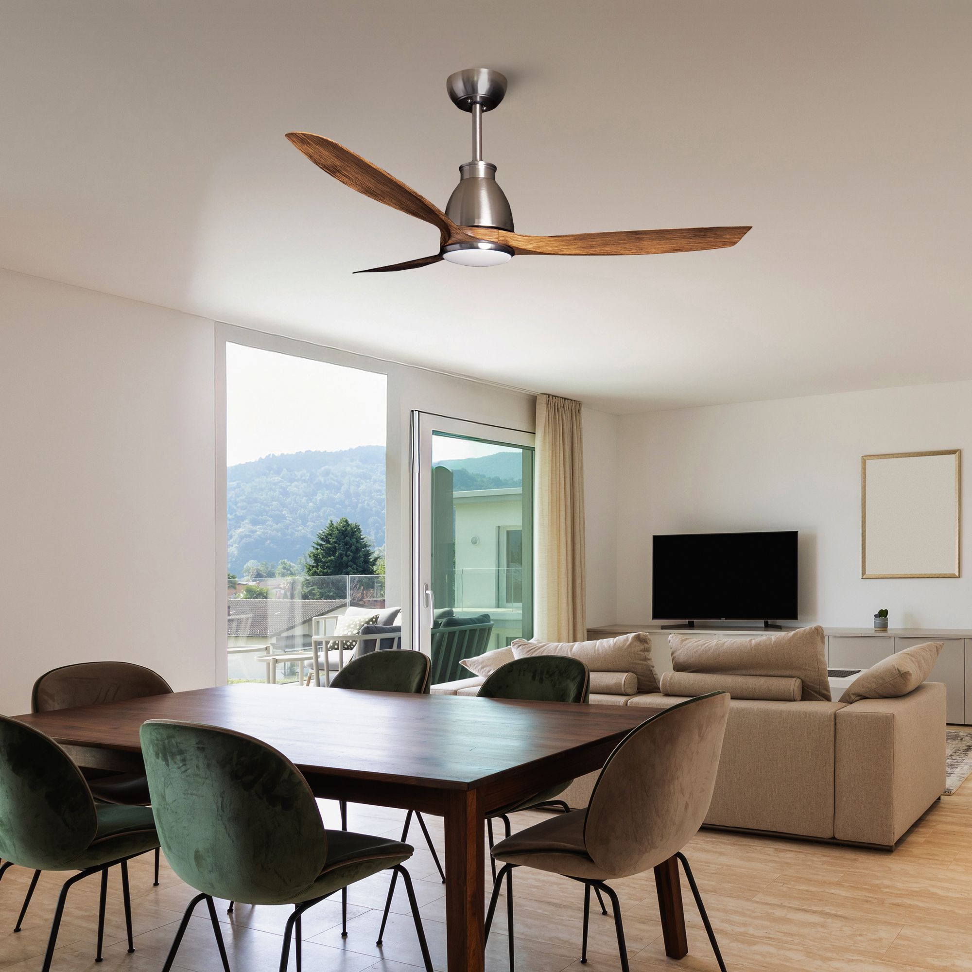 Deckenventilator Fanora hängt in einem hellen Esszimmer
