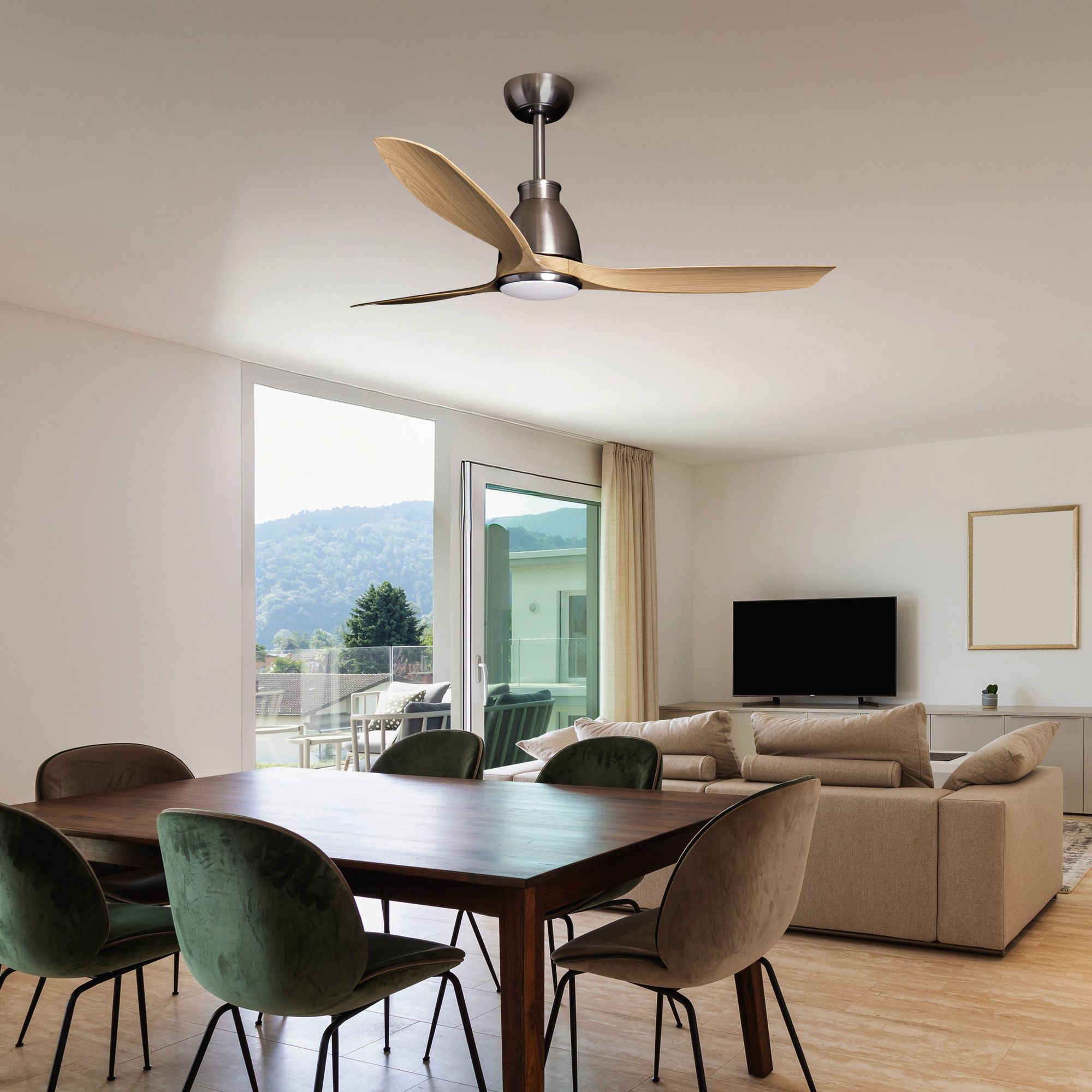 Deckenventilator Veya hängt in einem hellen Esszimmer